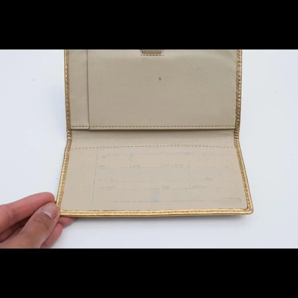 Coach signature logo check book cover - Picture 5 of 7